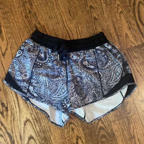 LULULEMON: SHORTS - Picture 3 of 3